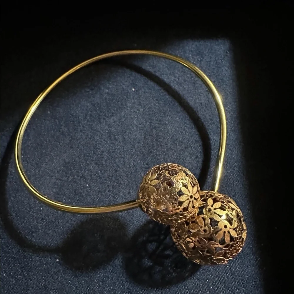 N/A elegant gold